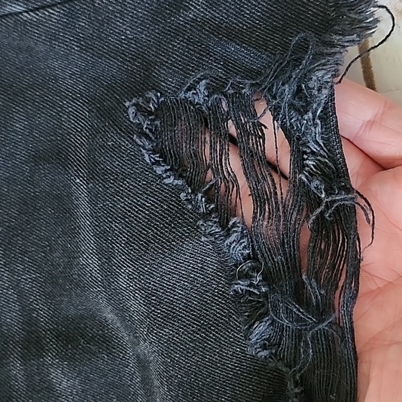 No Boundaries Black High Rise Destructed Midi Short NWT - Picture 8 of 13